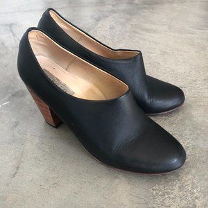 Nisolo Austin Heeled Ankle Boot in Smoke